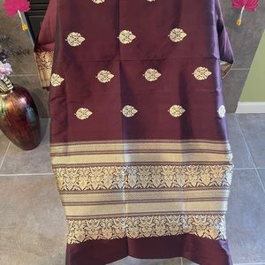 Unique chocolate color pure katan silk kadua benarasi saree. No blouse/ bp